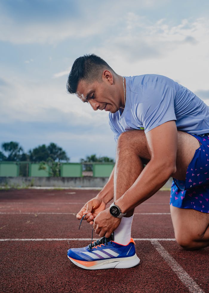 Athlete tying shoe on a Rioja, Perú track, ready for trail running.